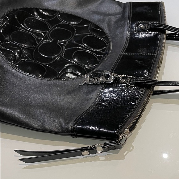 Authentic COACH Laura Circle Signature Black Leather Bag / Purse / Tote - LARGE - Picture 10 of 16